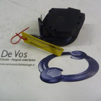 Citroen C5 2.0 16V Rear seatbelt, right 2003 8974KC