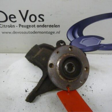 Citroen Xsara 1.4i X,SX Fusee rechts-voor 1998