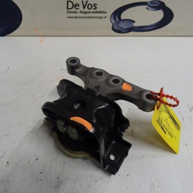 Peugeot 2008  Engine mount YHY-YHYYH01 2019 9811224580