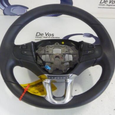 Peugeot 2008  Steering wheel 2013