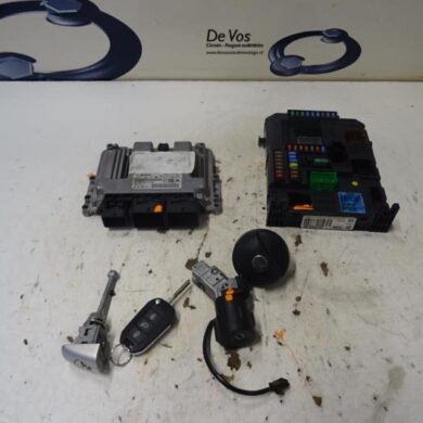 Peugeot 208  Engine management computer 5FS5F01 2013 1609268680