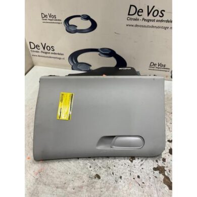 Citroen C4 1.6 16V VTi Glovebox 2011 8247S6-825263