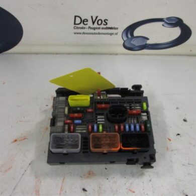 Peugeot 3008  Sicherungskasten 2012 9807028580