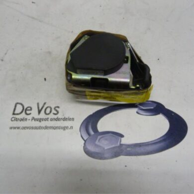 Peugeot 407 2.0 HDiF 16V Rear seatbelt, left 2004 8974HK