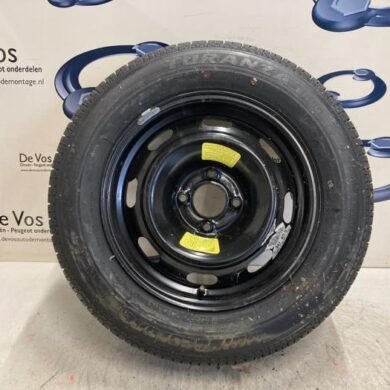 Peugeot 207  Wheel + tyre 2012
