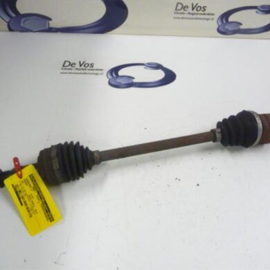 Peugeot 107 1.0 12V Aandrijfas links-voor 1KRFE-CFA 2010 3272JY