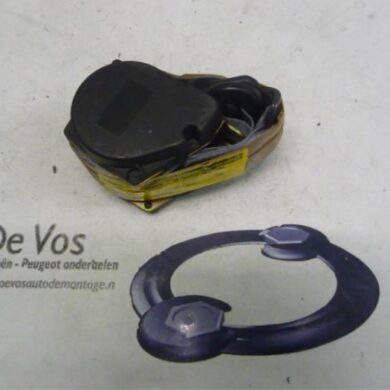 Citroen Saxo 1.1i X,SX Rear seatbelt, right 1999 8973AF