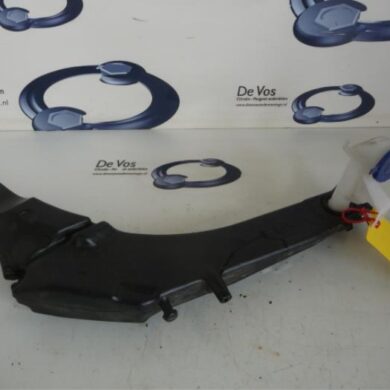 Peugeot 308  Front windscreen washer reservoir 2015 9806526980