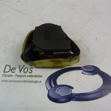 Citroen Xantia 1.9 SD Rear seatbelt, left 1999 8973JW