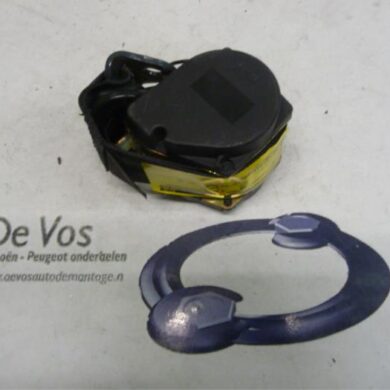 Citroen Saxo 1.4i SX,VSX Rear seatbelt, left 1997 8972EQ