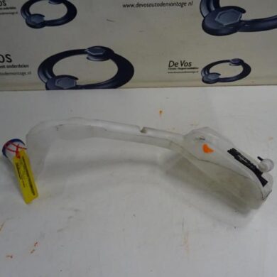 Citroen C4 Cactus  Front windscreen washer reservoir 2016 9801973680