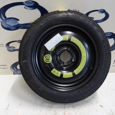 Peugeot 207  Wheel + tyre 2010