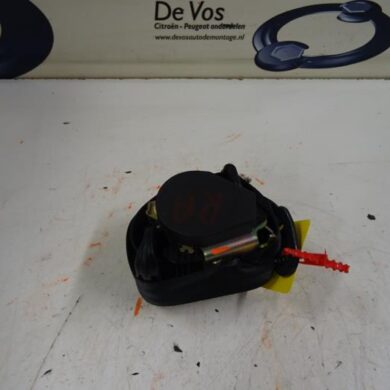 Peugeot 206 1.4 16V Rear seatbelt, right 2004 8975R0