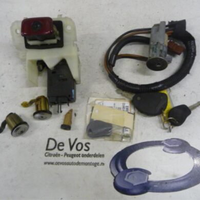 Citroen Xsara  Slotenset Cilinder (compleet) 2000