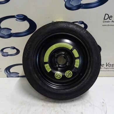 Peugeot 207  Wheel + tyre 2010