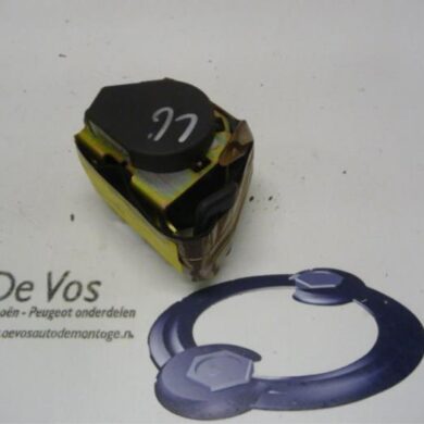 Citroen C6 2.7 HDiF V6 24V Rear seatbelt, centre 2006 8974QA