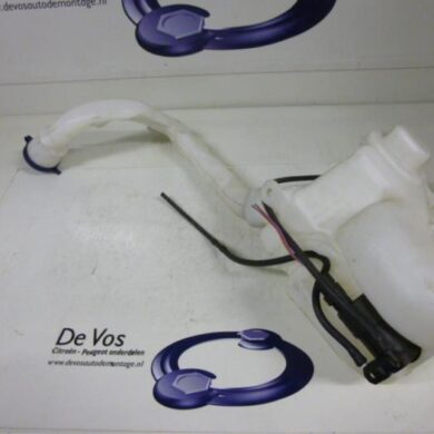 Peugeot 207  Front windscreen washer reservoir 2006 6431F3