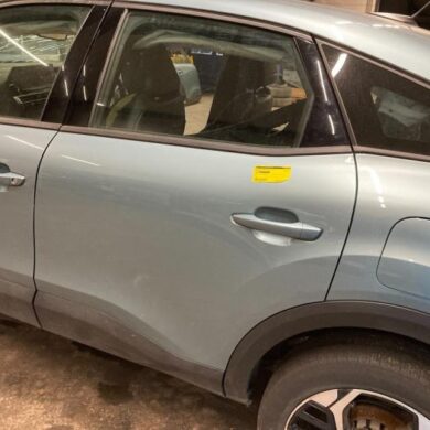 Citroen C4 1.2 PureTech 130 12V Portier 4Deurs links-achter 2021