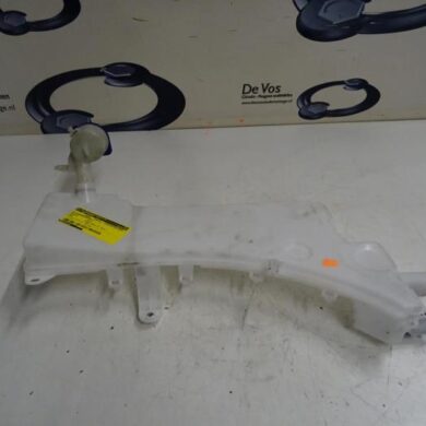 Peugeot 3008  Front windscreen washer reservoir 2019 9826400780