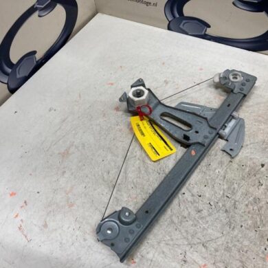 Peugeot 107 1.0 12V Ruitmechaniek 4Deurs links-voor 2012 9221V7