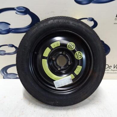 Peugeot 207  Wheel + tyre 2011