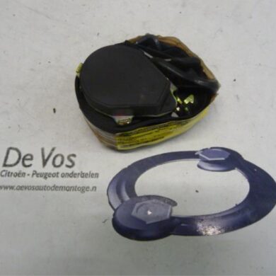 Peugeot 207 1.4 HDi Rear seatbelt, right 2006 8975X4