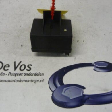 Peugeot 407  Glow plug relay 2007 598142