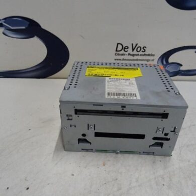 Peugeot 4007  Radio CD player 2009 1608818480-6574GT