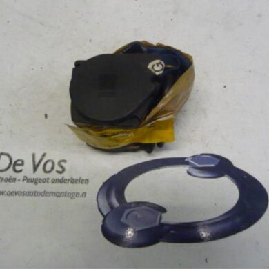 Citroen Saxo 1.5 D Rear seatbelt, left 2000 8973HN