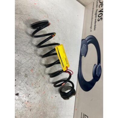 Peugeot 2008 1.2 VTi 12V PureTech 100 Rear coil spring 2020