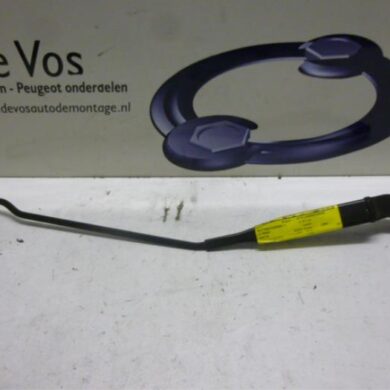 Citroen Xantia 1.8i X,SX Front wiper arm 1994 6429H3