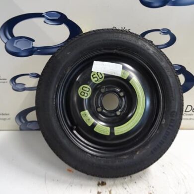 Peugeot 207  Wheel + tyre 2012