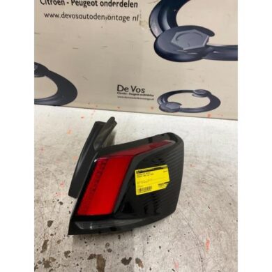 Peugeot 3008  Rücklicht rechts 2018 9810477080