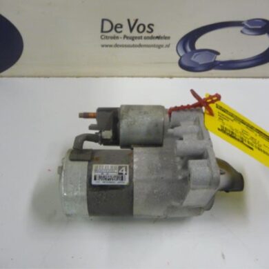 Peugeot 208  Starter 8HR8H01 2015 5802FP