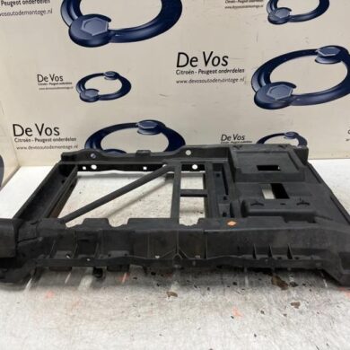Peugeot 1007 1.4 Front panel 2005 7104FP