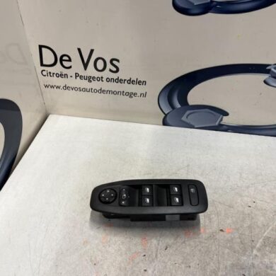 Peugeot 2008 1.5 BlueHDi 120 Multi-functional window switch 2019 98242539ZD
