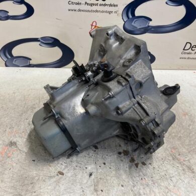 Peugeot 2008 1.2 Vti 12V PureTech 82 Automaatbak HMZ 2014 1607893880-1607894080 20A611