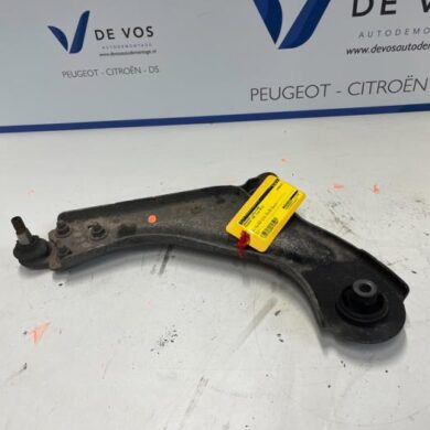 Peugeot 308 1.2 12V e-THP PureTech 130 Front wishbone, left 2018 9820381680-9846329780