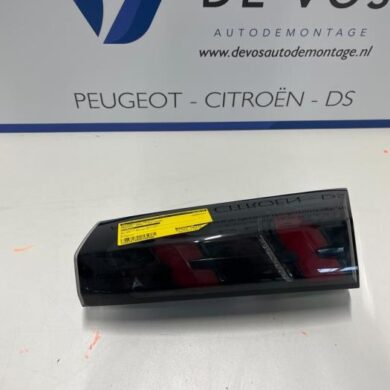 Peugeot 2008  Achterlicht rechts 2020 9825957180