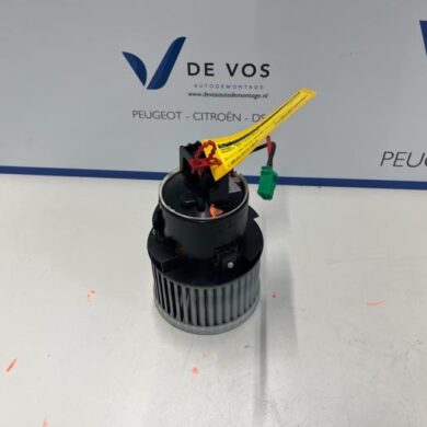 Peugeot 308 1.2 12V e-THP PureTech 130 Heating and ventilation fan motor 2018 1610497180