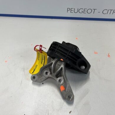 Peugeot 2008  Engine mount HNS 2020 9826513280