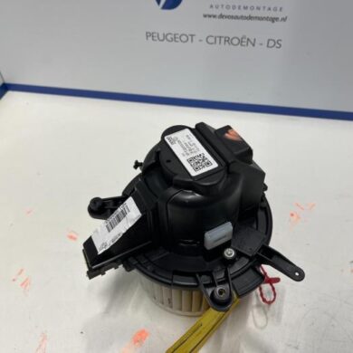 Peugeot 3008 1.2 12V e-THP PureTech 130 Kachel Ventilatiemotor 2021 9821292180