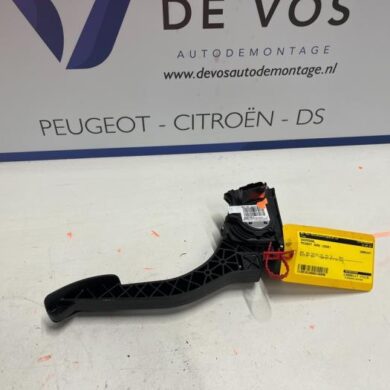 Peugeot 3008 1.2 12V e-THP PureTech 130 Accelerator pedal 2021 9836042080