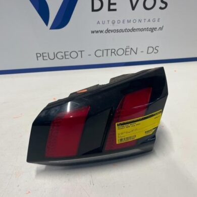 Peugeot 5008  Achterlicht rechts 2020 9811027780