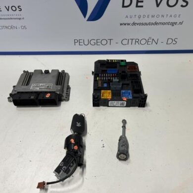 Peugeot 5008  Engine management computer YHZ 2020 1636540180-9832694380-1673943180