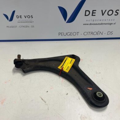 Citroen C4 Cactus 1.2 PureTech 110 12V Draagarm links-voor 2015 3520W7-9845235580