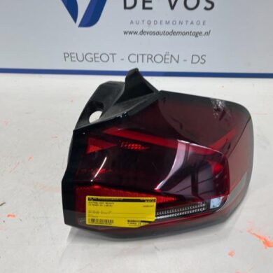 Citroen C4 1.2 PureTech 130 12V Achterlicht rechts 2020 9831100080