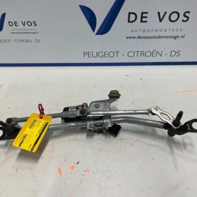 DS Automobiles DS3 Crossback 1.2 12V PureTech 130 Front wiper motor 2020 9824784980
