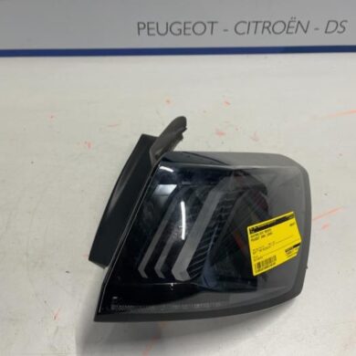 Peugeot 3008 1.2 12V e-THP PureTech 130 Achterlicht rechts 2021 9836231180