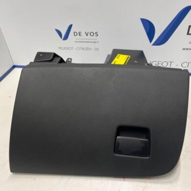 Opel Grandland X 1.6 Turbo 16V Hybrid4 Glovebox 2021 YP000543YX